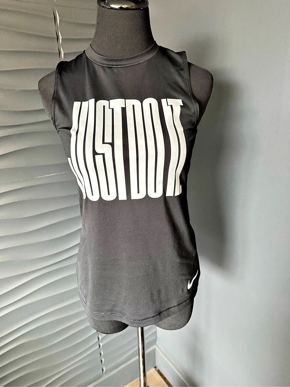 Nike Just Do It Elastic Strap Mesh Back Workout Tank Top Mesh Back Workout Tank